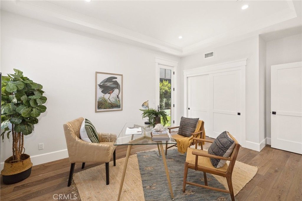 listing image 130725445485340433501