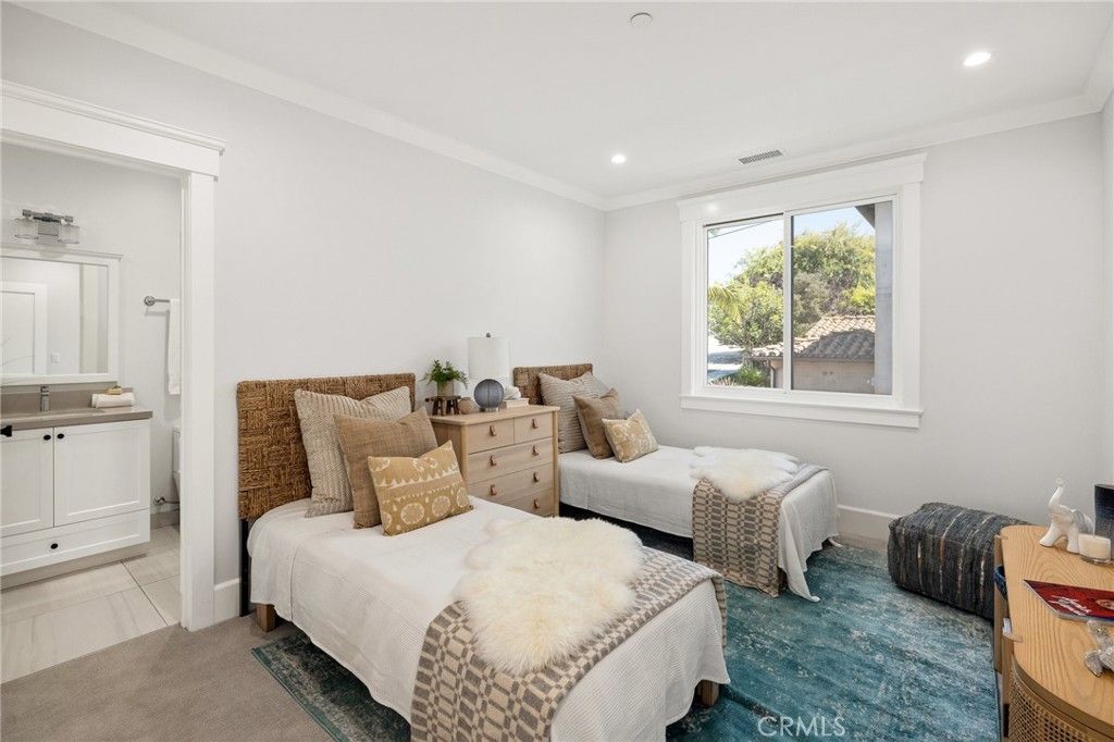 listing image 130724749027820685417