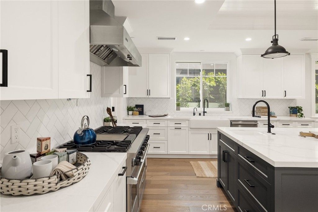 listing image 130720781887234703445