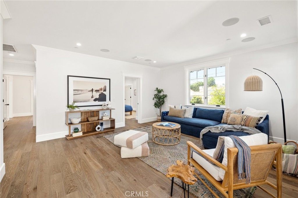 listing image 130720736072722182055