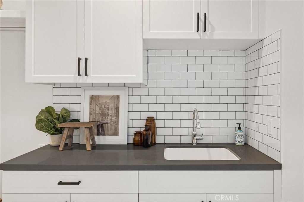 listing image 130720349377860313364