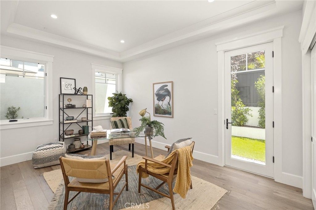 listing image 130729456734419341435