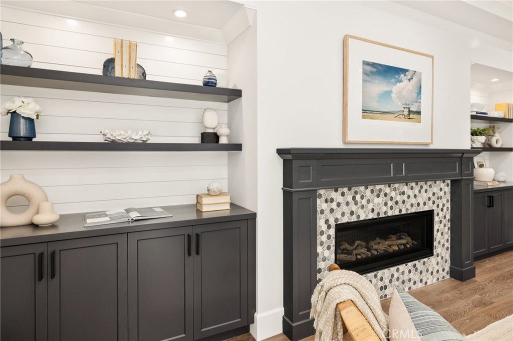 listing image 130721523154792364216