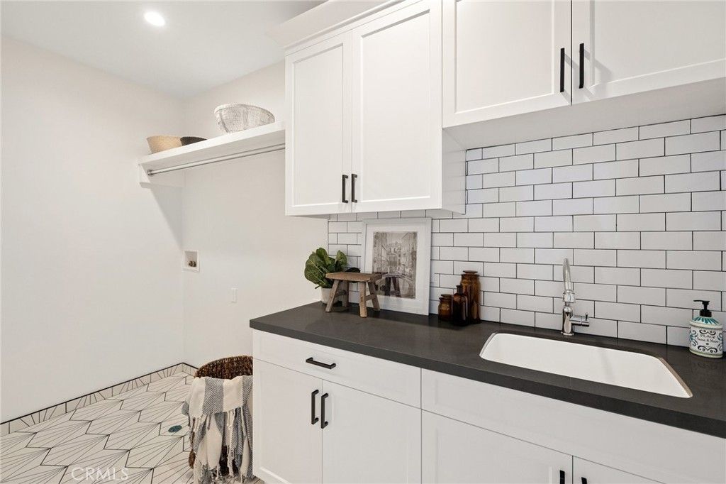 listing image 130725465369994443186