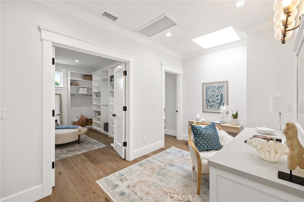 listing image 130722397069444403180
