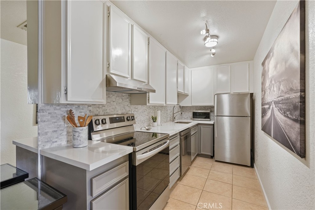 View Palm Springs, CA 92262 condo