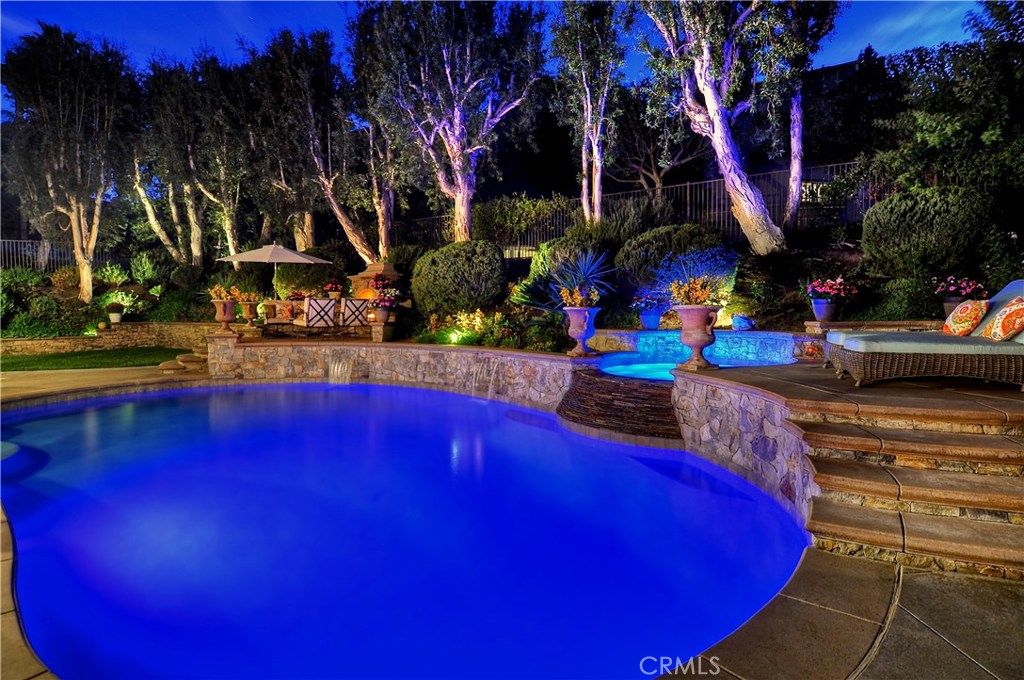 listing image 130722037657648315834