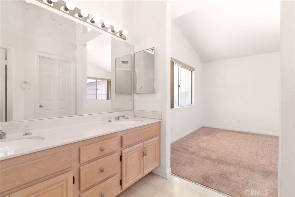 listing image 130722253225885806424