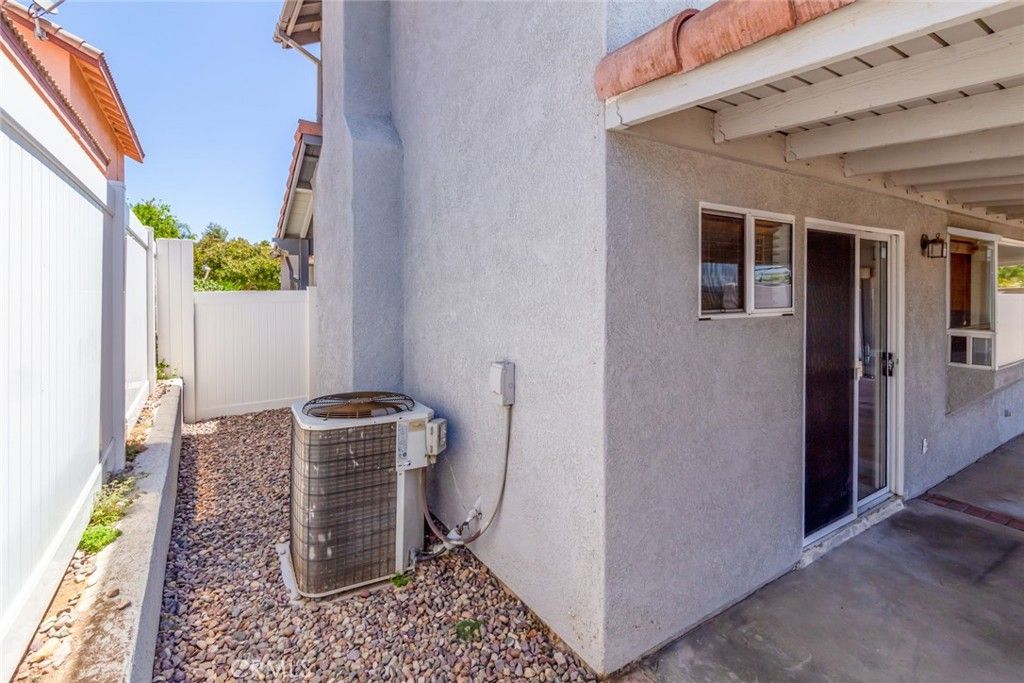 listing image 130722593611962384944