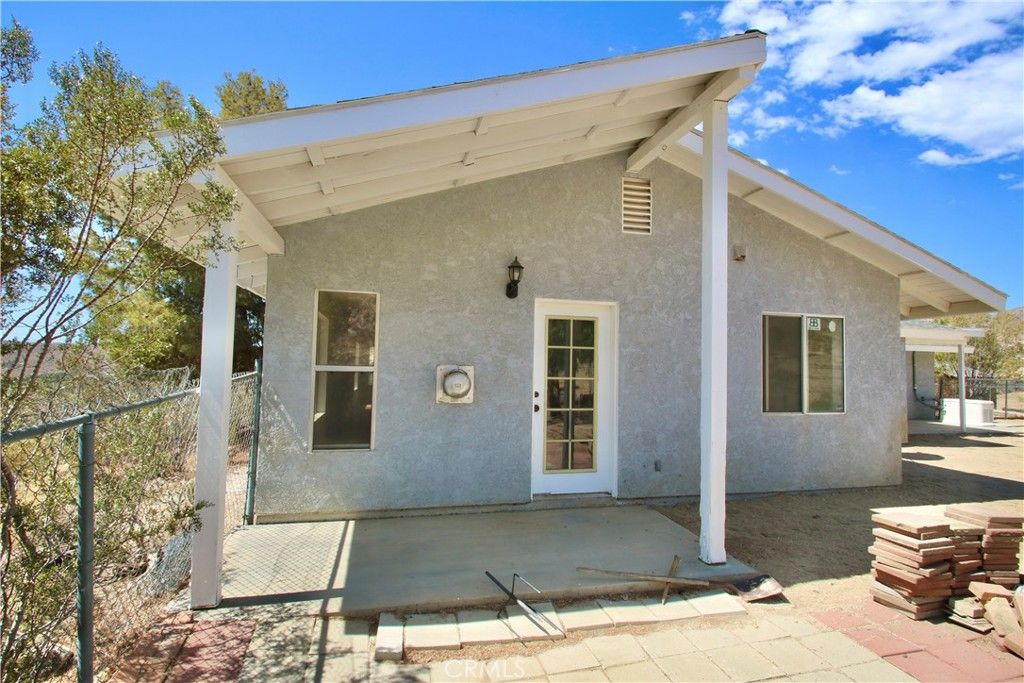 listing image 130724596693845531968