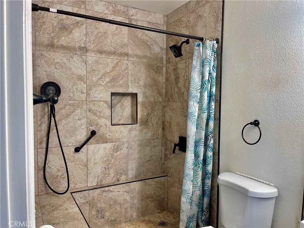 listing image 130722439654000679259