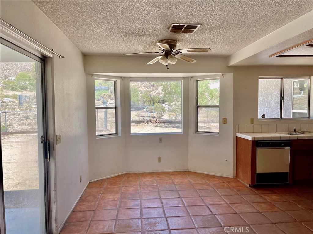 listing image 130729077335296701347