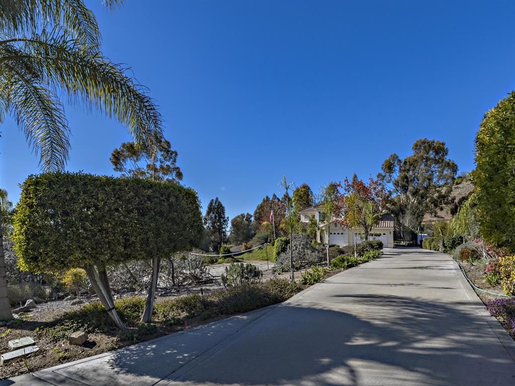 listing image 130726546687259280497