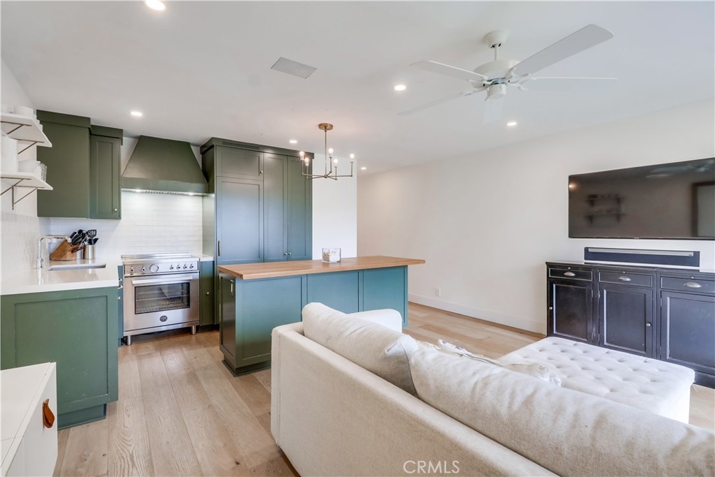 Versailles (VERS) - Residential Lease