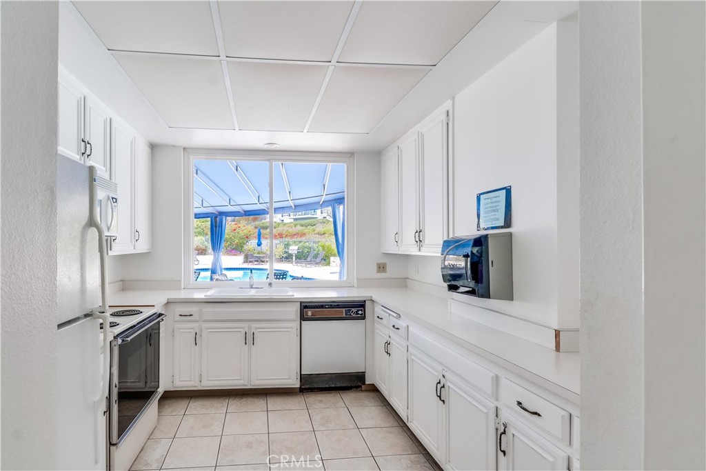 Versailles (VERS) - Residential Lease