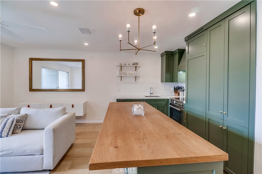 Versailles (VERS) - Residential Lease