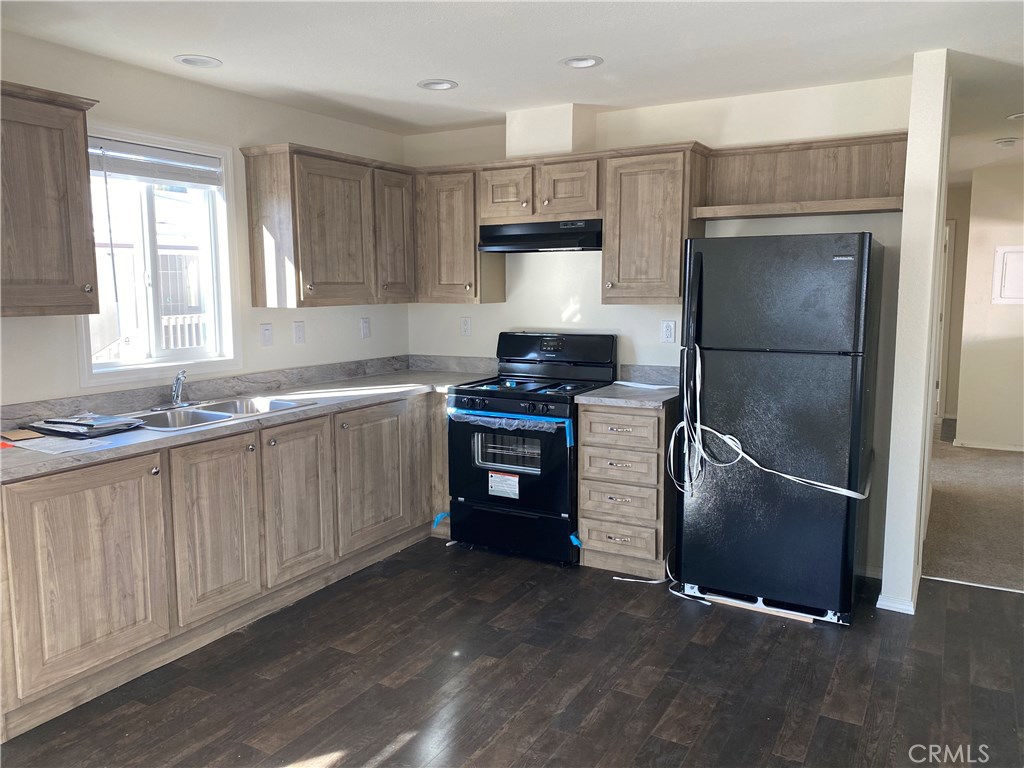 Come look at this BRAND NEW mobile home in one of the parks with the cheapest lot rent around. You could be the first to live in this home, a cozy 2 bedroom 2 bath in a nice park in Morongo Valley. The living room is big enough to fit all toe furniture you could need. The kitchen has brand new appliances, the second bedroom could easily become an office or a guest room if need be, The master has it's own walking closet and full bathroom. Covered carport keeps the sun off your vehicles. Lot rent in this park is only $400 a month. Must qualify with the park before completing escrow. You must have three times the amount of lot rent to qualify for the park. Families of all kinds and ages welcome in this park. No size restrictions on dogs in this park. Lot rent includes septic and use of clubhouse, spa and swimming pool. Gas, water, electric Morongo Valley is a great bedroom community to Palm Springs, providing a great commute time. The national park is about a half hour away. The national monument and Morongo preserve are minutes away. This can be financed with 10% down. Call now for an appointment.