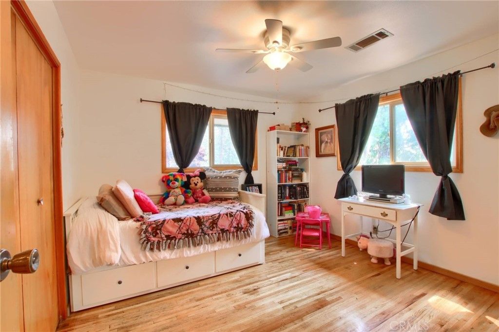 listing image 130725499599581025230