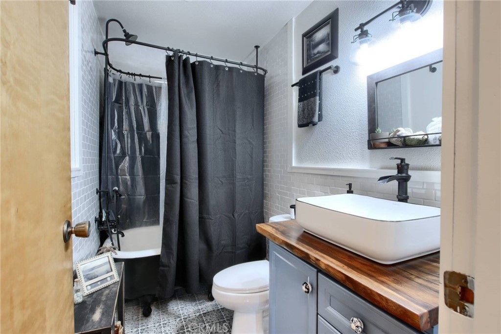 listing image 130721249362079880658