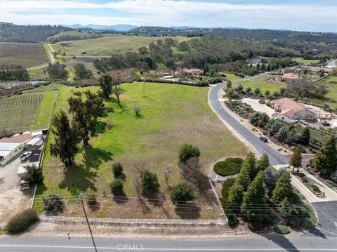 Photo of 1810 Laguna Del Campo Dr, Templeton, CA 93465 (MLS # NS25035975)