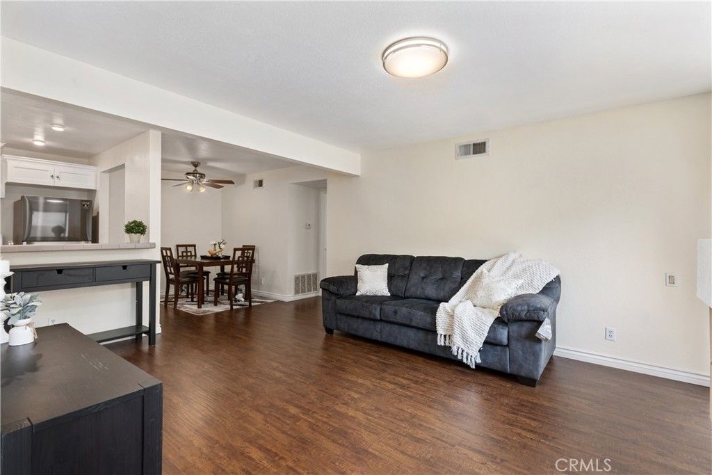 listing image 130723371340566498699