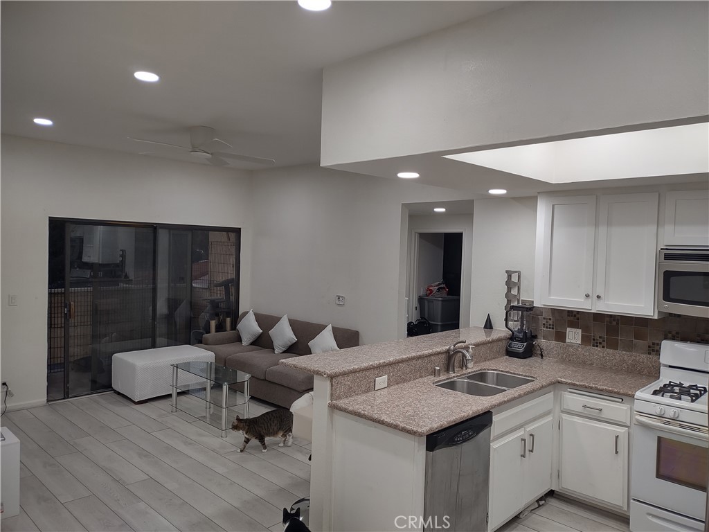 10943 Laurel Canyon Boulevard 35