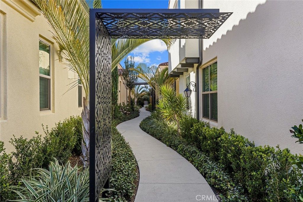 listing image 130723726502251992435