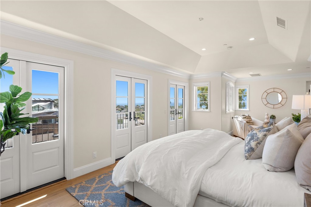 Corona del Mar North of PCH (CNHW) - Residential