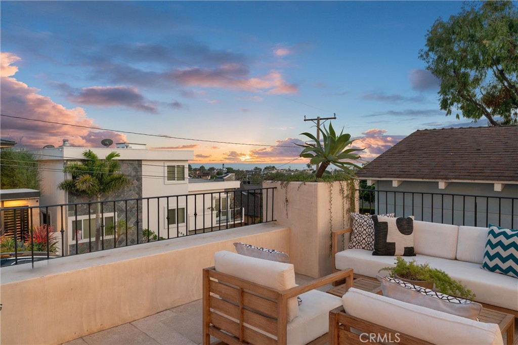 Corona del Mar North of PCH (CNHW) - Residential