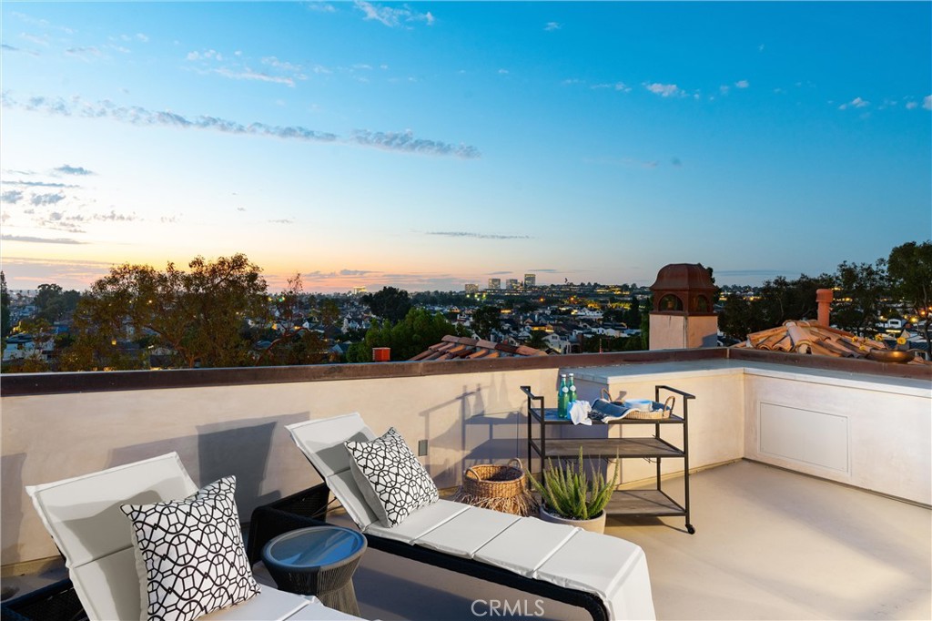 Corona del Mar North of PCH (CNHW) - Residential