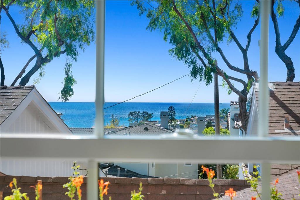 Corona del Mar North of PCH (CNHW) - Residential