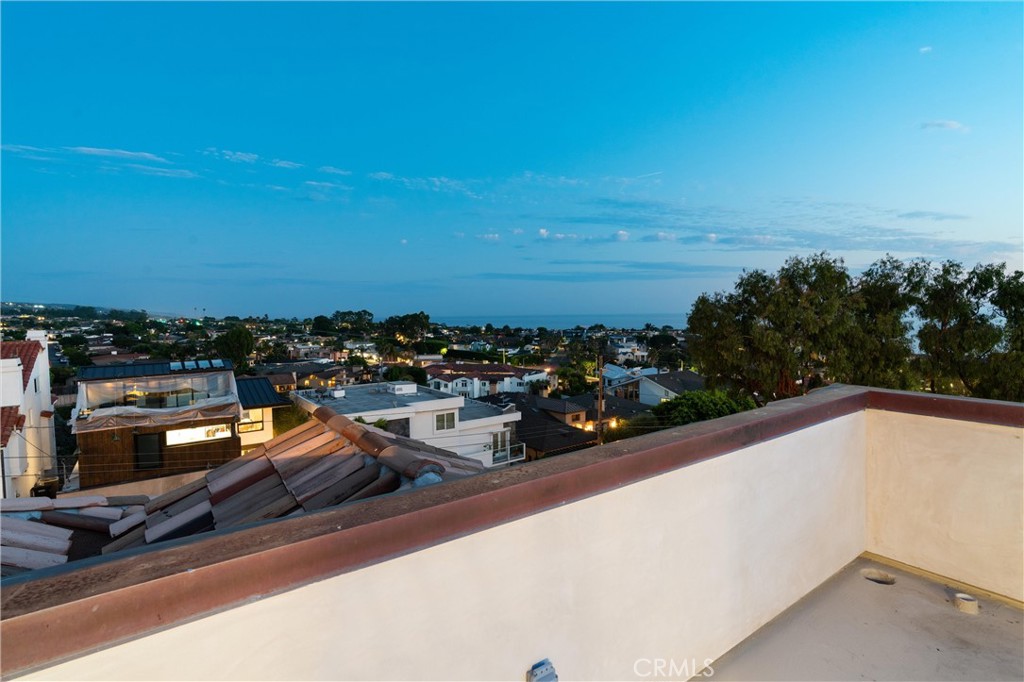 Corona del Mar North of PCH (CNHW) - Residential