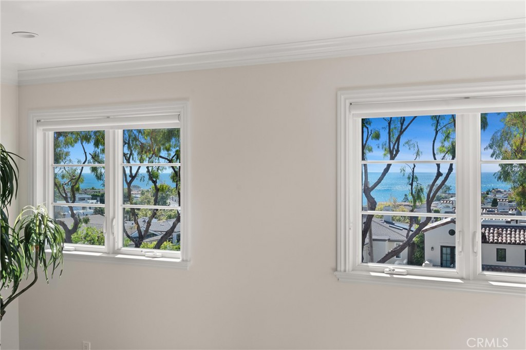 Corona del Mar North of PCH (CNHW) - Residential