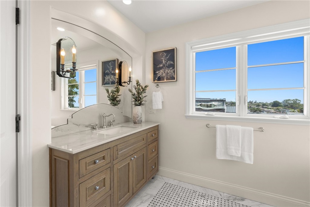 Corona del Mar North of PCH (CNHW) - Residential