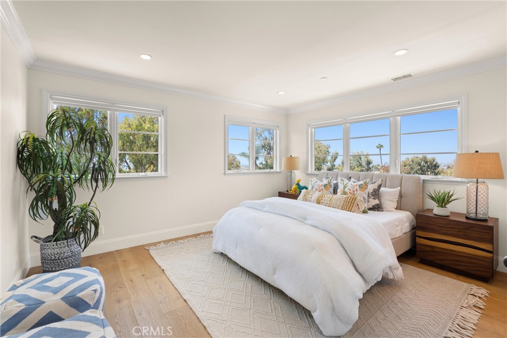 Corona del Mar North of PCH (CNHW) - Residential