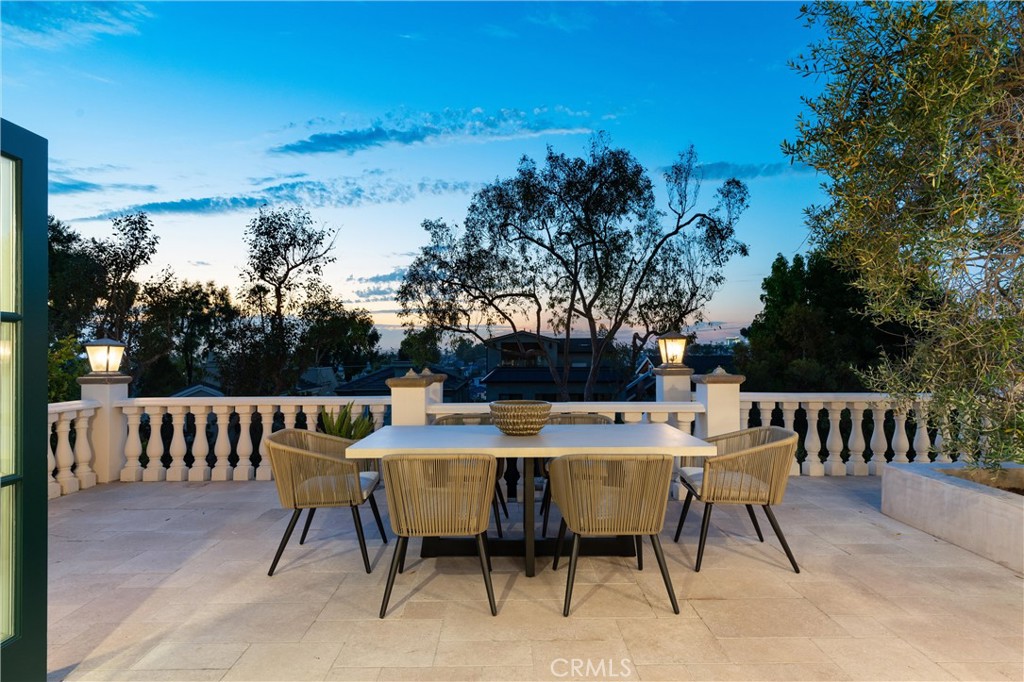 Corona del Mar North of PCH (CNHW) - Residential