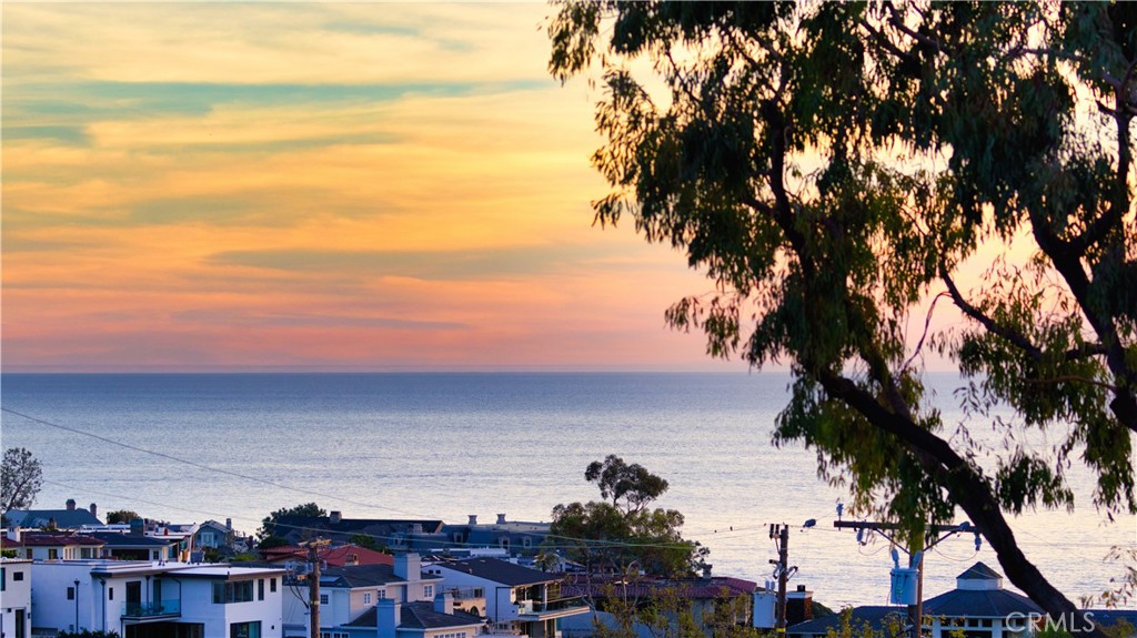 Corona del Mar North of PCH (CNHW) - Residential