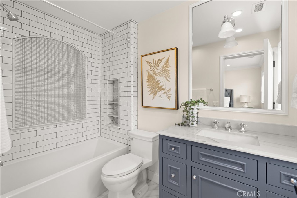 Corona del Mar North of PCH (CNHW) - Residential