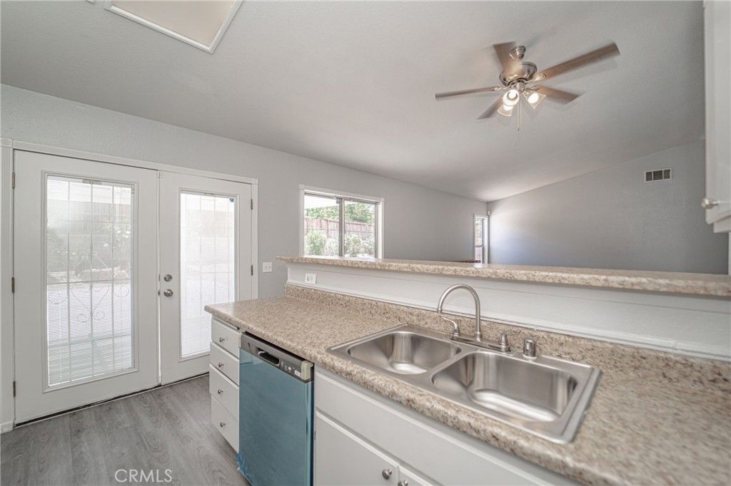 listing image 130721665414405337408