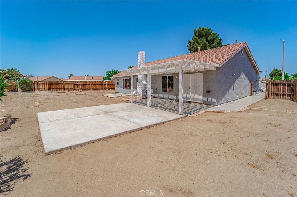 listing image 130729475580556087370