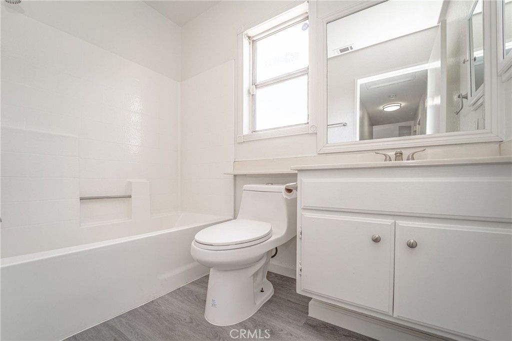 listing image 130725286760596517054