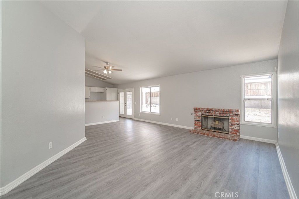 listing image 130728689891996946738