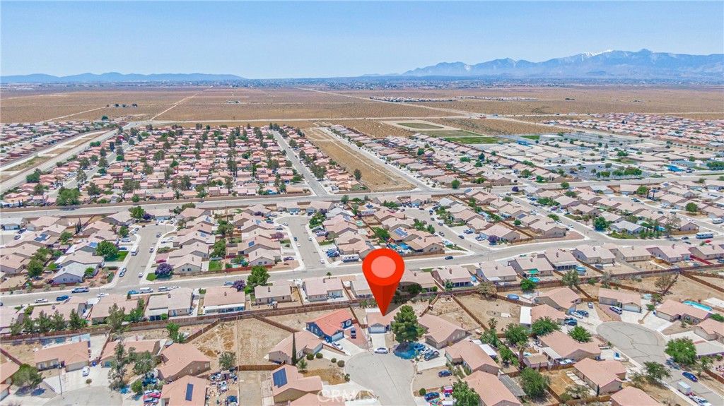 listing image 130725536333652173761