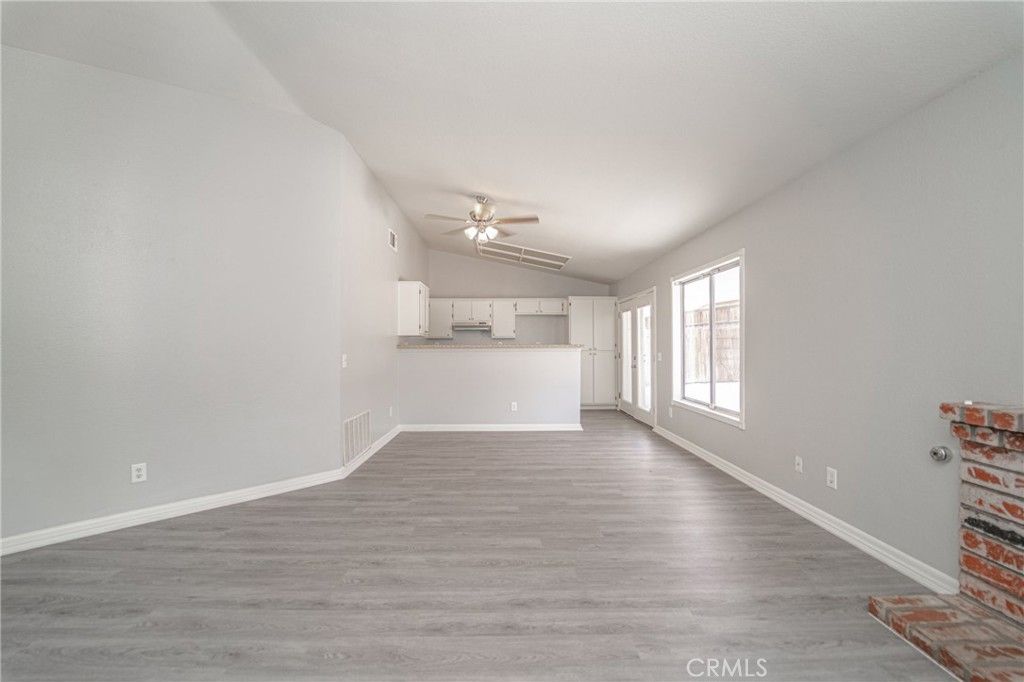 listing image 130722406355086159760