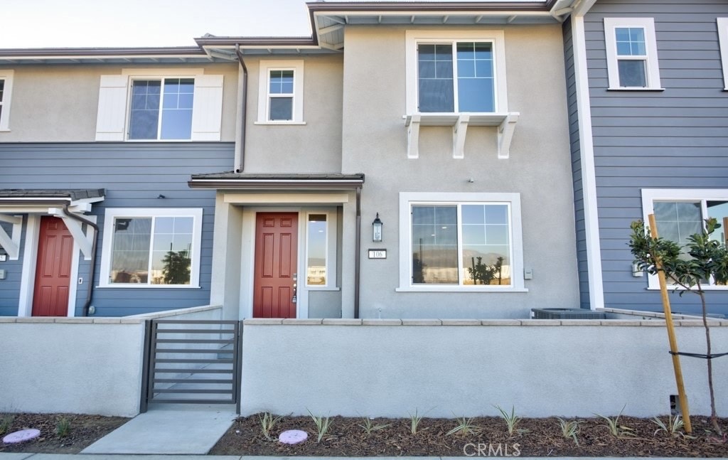 Brand New 3-Bedroom Townhome for Rent in Ontario Ranch. Prime location, close to freeways, Costco, 99 Ranch Market and top restaurants. Near Ontario Mills and Victoria Gardens for additional shopping and entertainment options.
This unit offers living with smart and eco-friendly features, Solar panels help lower electricity costs, EV-Ready Setup Pre-installed wiring, Smart Garage Motor with a built-in camera. The Community Amenities: swimming pool, BBQ areas, playgrounds.
Don't miss this modern, energy-efficient home in a thriving community apply today!
Owner pays HOA. Renter is responsible for all utilities. Property has Solar panels, tenant can save cost of power bill. No smoking allowed. Pet deposit and Pet rent required.
