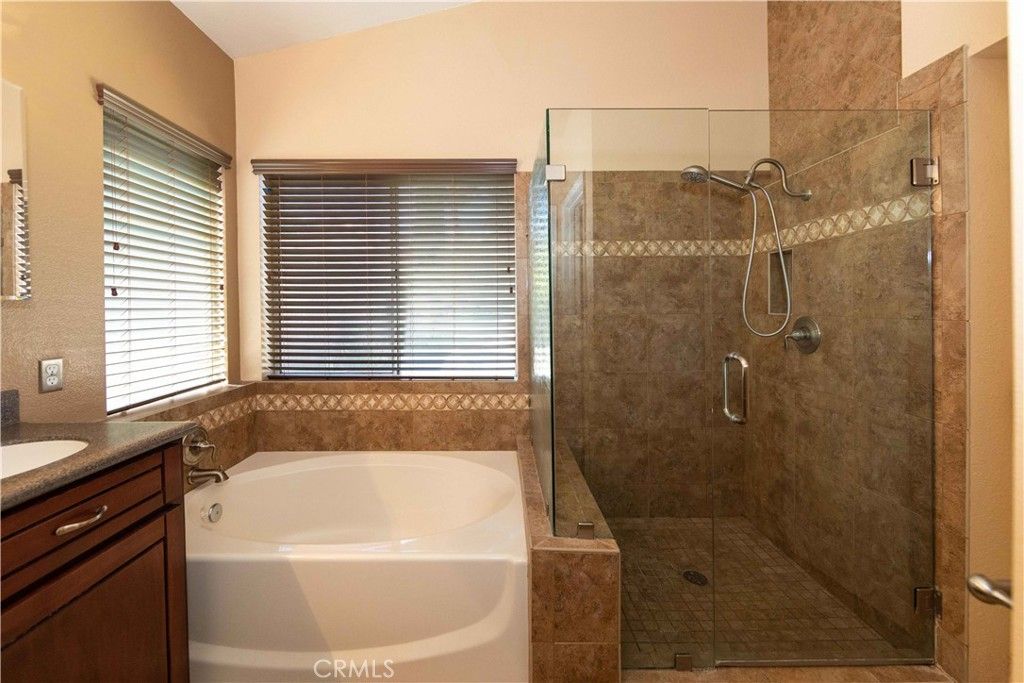 listing image 130723924554472215410