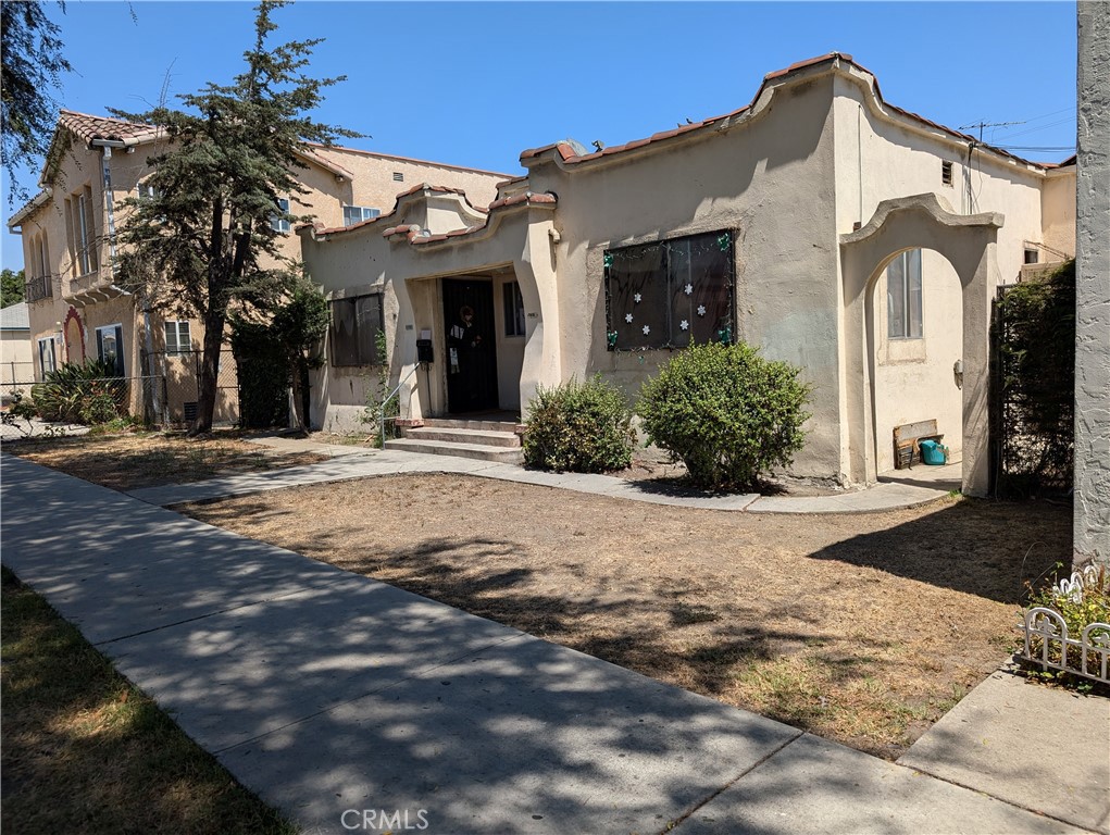 Discover an exceptional investment opportunity. A versatile 4-unit property in the heart of Huntington Park. The front structure features a spacious 2- Bedroom 1 bathroom, Studio Unit with bathroom (The studio and 2 bed have been rented together) and a 1-bathroom i bathroom unit. At the rear, you'll find a detached 2-bedroom, 1-bathroom unit, along with two garages, a storage room, and two onsite parking spaces accessible from the alley. With a large lot, easy drive to Downtown Los Angeles, this property offers urban convenience, with nearby parks, shopping, dining, and easy freeway access. Don’t miss this incredible investment opportunity with plenty of upside.