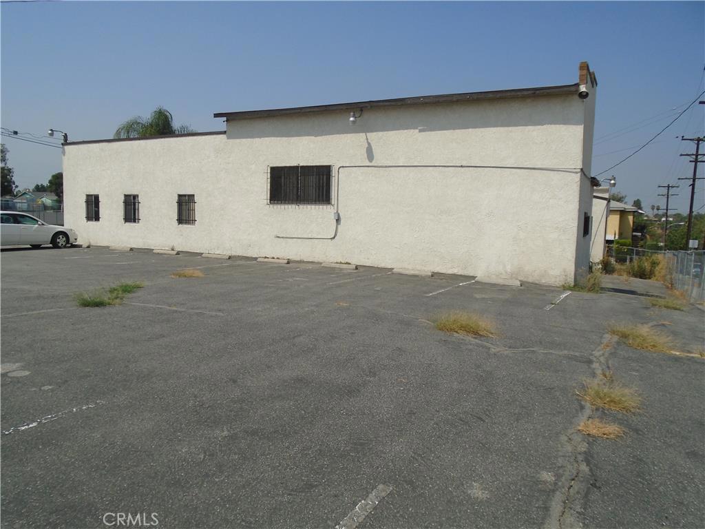 THIS IS A SPECIAL PROPERTY IT WAS USED AS A CHURCH AND THEN AS A MEETING HALL, THIS HAS UNLIMITED POSSIBILITIES AND YOU MUST SEE IT KITCHEN WITH APPLIANCES, STAGE, / LOCATION IS GREAT !! PLEASE HURRY !! FLAT PARKING AND PLENTY OF IT , PARK ACROSS THE STREET,