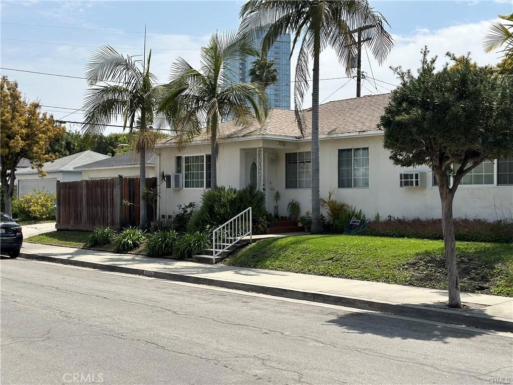 3102 Reid Avenue