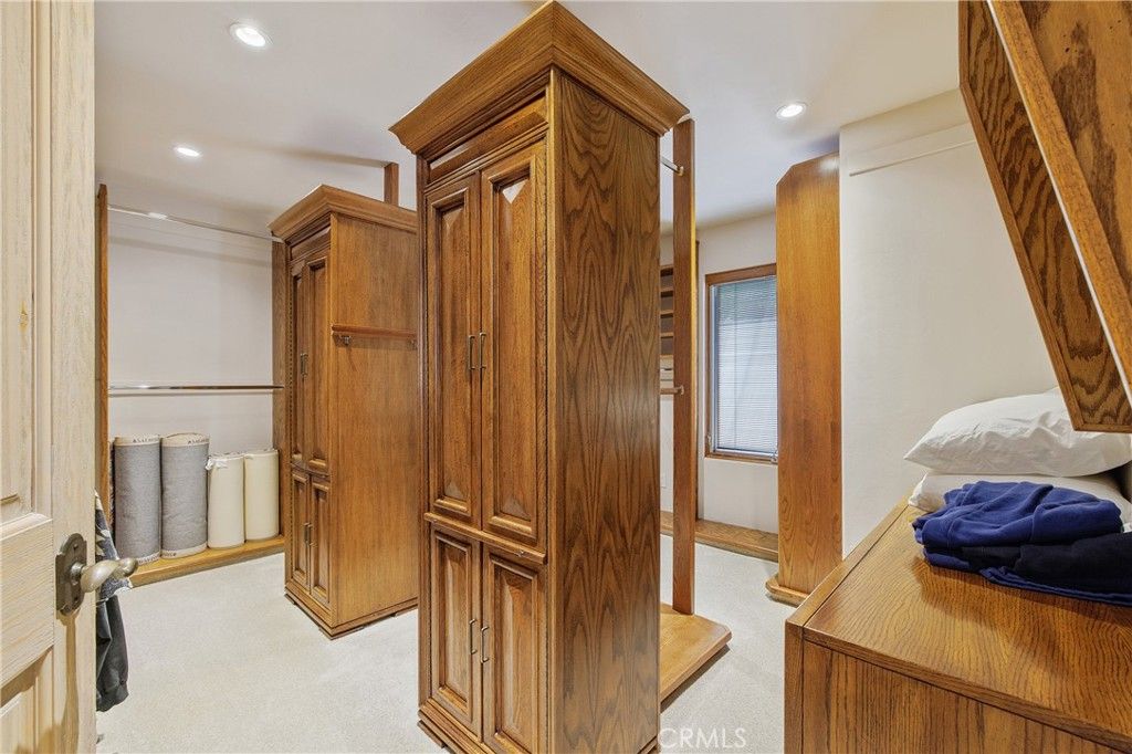 listing image 130723538923709502916